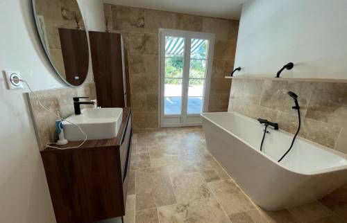 salle de bain rénovée à Saintes