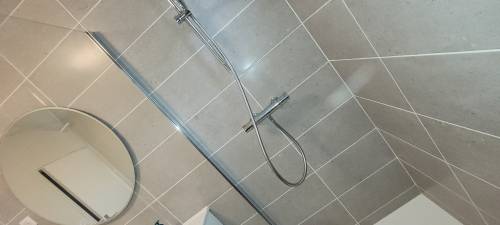 Salle de douche Rdc - Détail faïence et douche