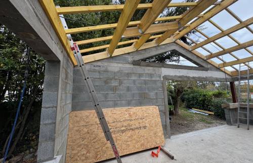 PROCHAINEMENT - Création d'une extension de maison de 20 m² à Rezé (44400) - vue du jardin : baie vitrée type verrière
