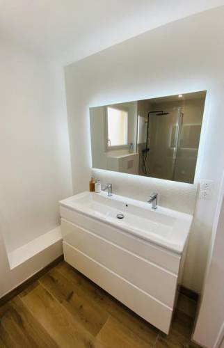 Nouveau meuble vasque salle de bain à Bain-de-Bretagne