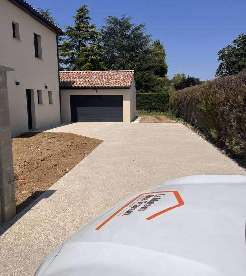 Création d'une allée de garage en béton lavé - Chabeuil 26120