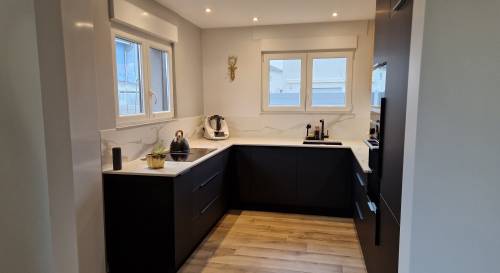 Cuisine équipée, carrelage et peinture à Huningue