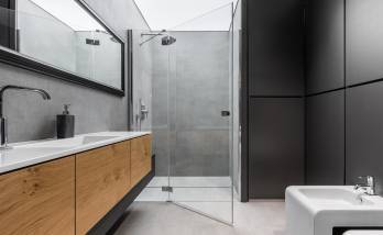 salle d'eau avec douche et wc
