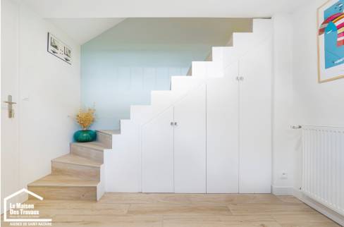 Escalier sur mesure avec rangements intégrés