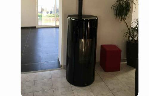 Pose d'un poêle à bois à La Lucerne d'Outremer (50320).