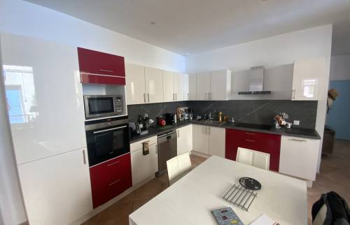 Vue générale de la cuisine rénovée 