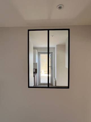 Verrière intérieure et porte-fenêtre en aluminium posée lors d'une rénovation d'appartement - Nantes 44