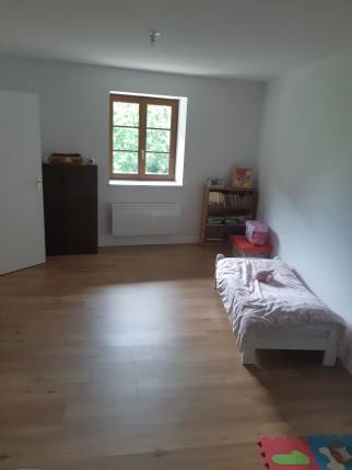 Aménagement d'une chambre dans une maison en pierres ancienne - Poncin 01