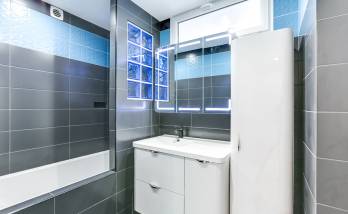 Rénovation de la salle de bain avec pavés de verre