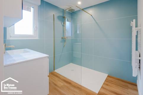 Grande douche à receveur plat 