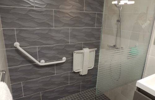 Grande douche équipée PMR à Chaniers
