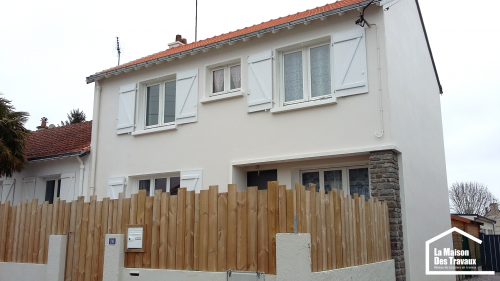 Clôture en bois sur muret béton