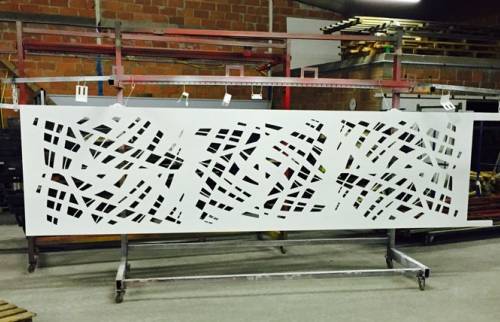 Fabrication du portail sur mesure dans l'entrepot