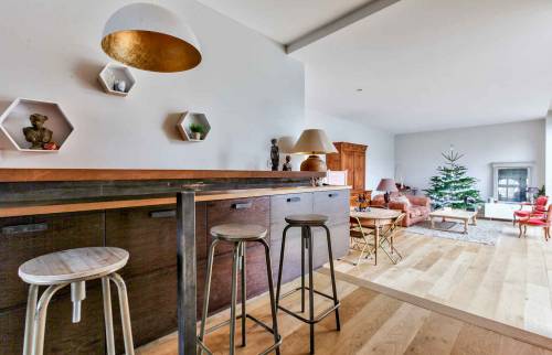 Intégration d'un bar pour un espace déjeuner dans cette cuisine