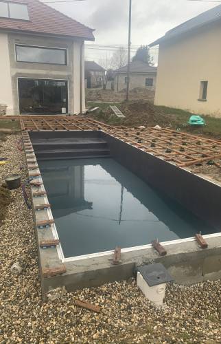 construction piscine en cours