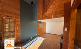 rénovation chalet années 70, transformation maison montagne, rénovation pièce de vie chalet, rénovation salle de bain montagne, accompagnement travaux montagne