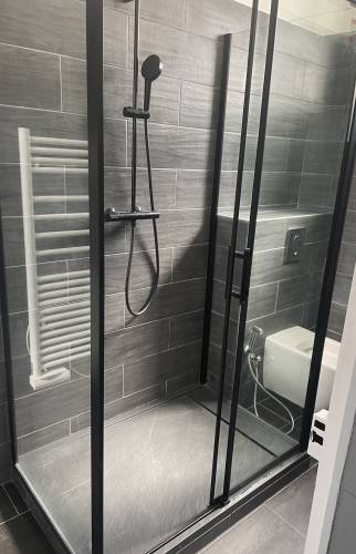 Cabine de douche rénovée