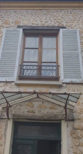  Volet battant avant travaux de menuiserie extérieure - Brie-Comte-Robert 77170