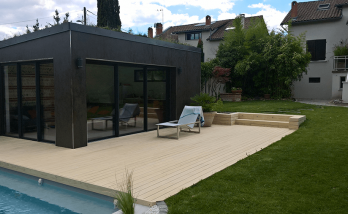 plage de piscine en bois