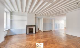 Asnieres-sur-Seine_92600_07_sejour-cheminee-vue-depuis-entree