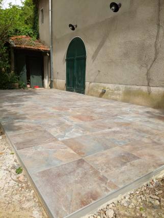 Rénovation d'une terrasse carrelée en pierre, dans une villa située à Marcy L'étoile (69280)