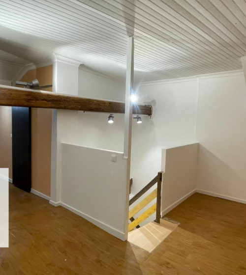 Aménagement complet des combles entre Agen et Aiguillon, avec création d’un espace chaleureux et lumineux, isolé et optimisé jusqu’au moindre détail.