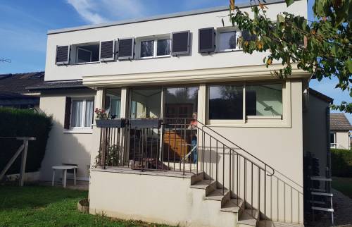 Surélévation de maison avec ouvertures en façade