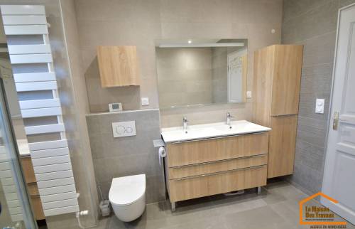 Rénovation moderne d’une salle de bain à Saint-Savin (33920)