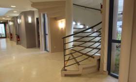 Rénover les couloirs d'une entreprise à La Côte Fleurie