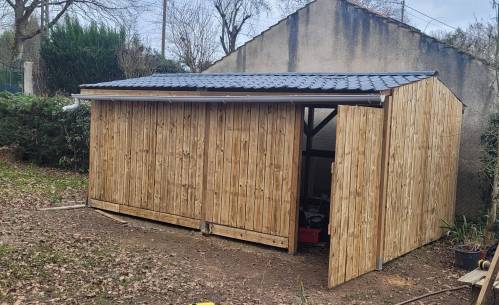 Construction d'un abri de jardin avec bardage bois de récupération - Soignolles-en-Brie 77111
