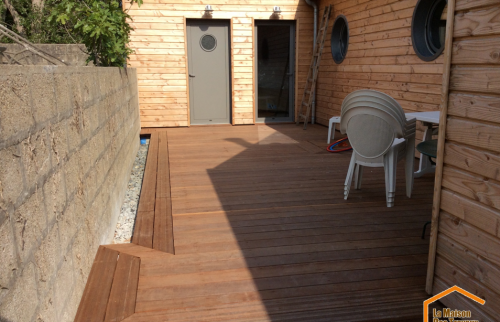 EXTENSION EN OSSATURE BOIS ET TERRASSE EN BOIS EXOTIQUE