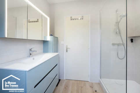 Salle de bain entièrement rénovée