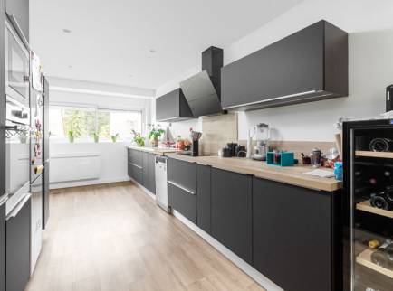 Rénovation de cuisine avec implantation parallèle - Rochefort 17