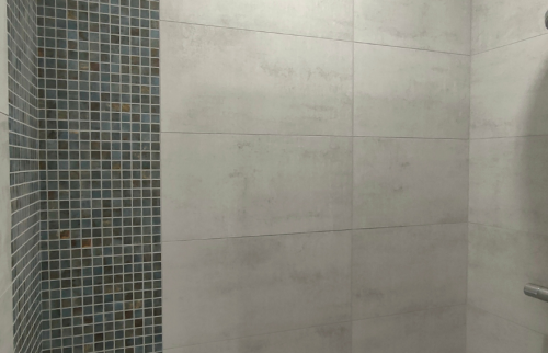 Douche à l'italienne carrelage gris