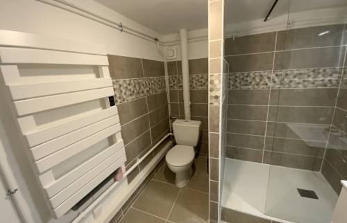 Salle de bain design garage appartement La Maison Des Travaux Alès