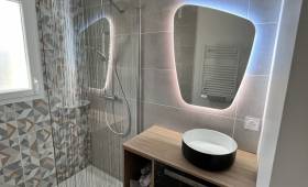 Rénovation de salle de bain avec meuble vasque suspendu - Étoile-sur-Rhône 26800