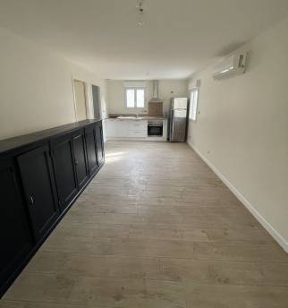 Cuisine ouverte dans une résidence secondaire rénovée - Montélier 26120