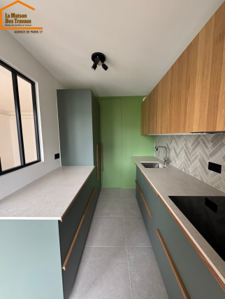 Crédence en chevrons et plan de travail quartz - Appartement Buttes-Chaumont