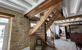 Escalier en bois et fer forgé près de Deauville