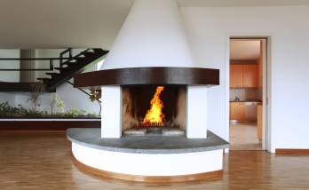 Installation d'une cheminée dans un salon 