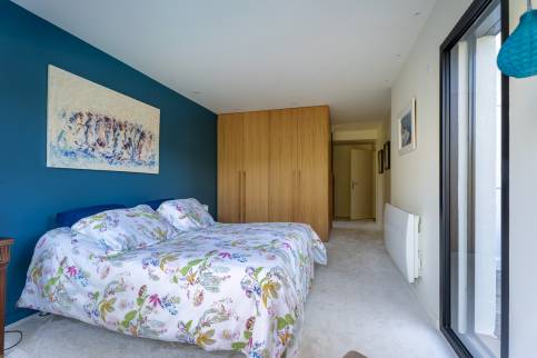 Extension pour créer une suite parentale de plain pied : zoom sur le dressing sur mesure - Chasselay (69380) 