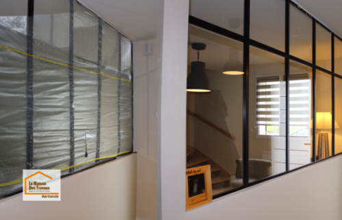 Salle à manger modernisée dans le cadre d’une rénovation complète de maison à Marmande avec mobilier élégant et espace lumineux.