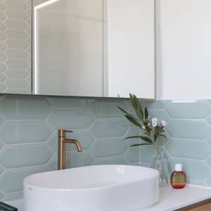 Ambiances lumineuses et couleurs actuelles dans une maison de caractère