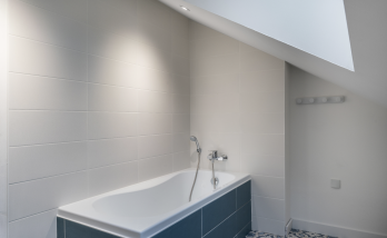 Création d'une salle de bain avec une forte pente