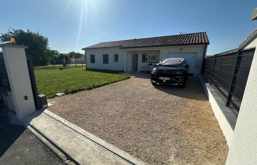 Aire de stationnement carrossable en dalles alvéolaires – Bressols (82)