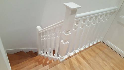 Rafraîchissement des peintures de l'escalier