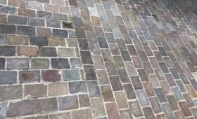 Pavé de rue en ocre en Essonne