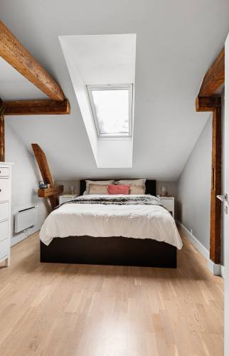 Restauration maison ancienne chambre sous combles avec grand Velux près de Saint-Ouen-L’ Aumône (95)