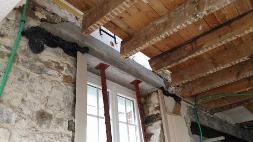 Réparation des planchers et arrière linteau béton dans le salon