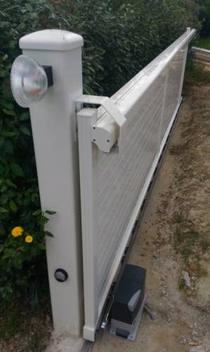 Portail et poteau aluminium blanc